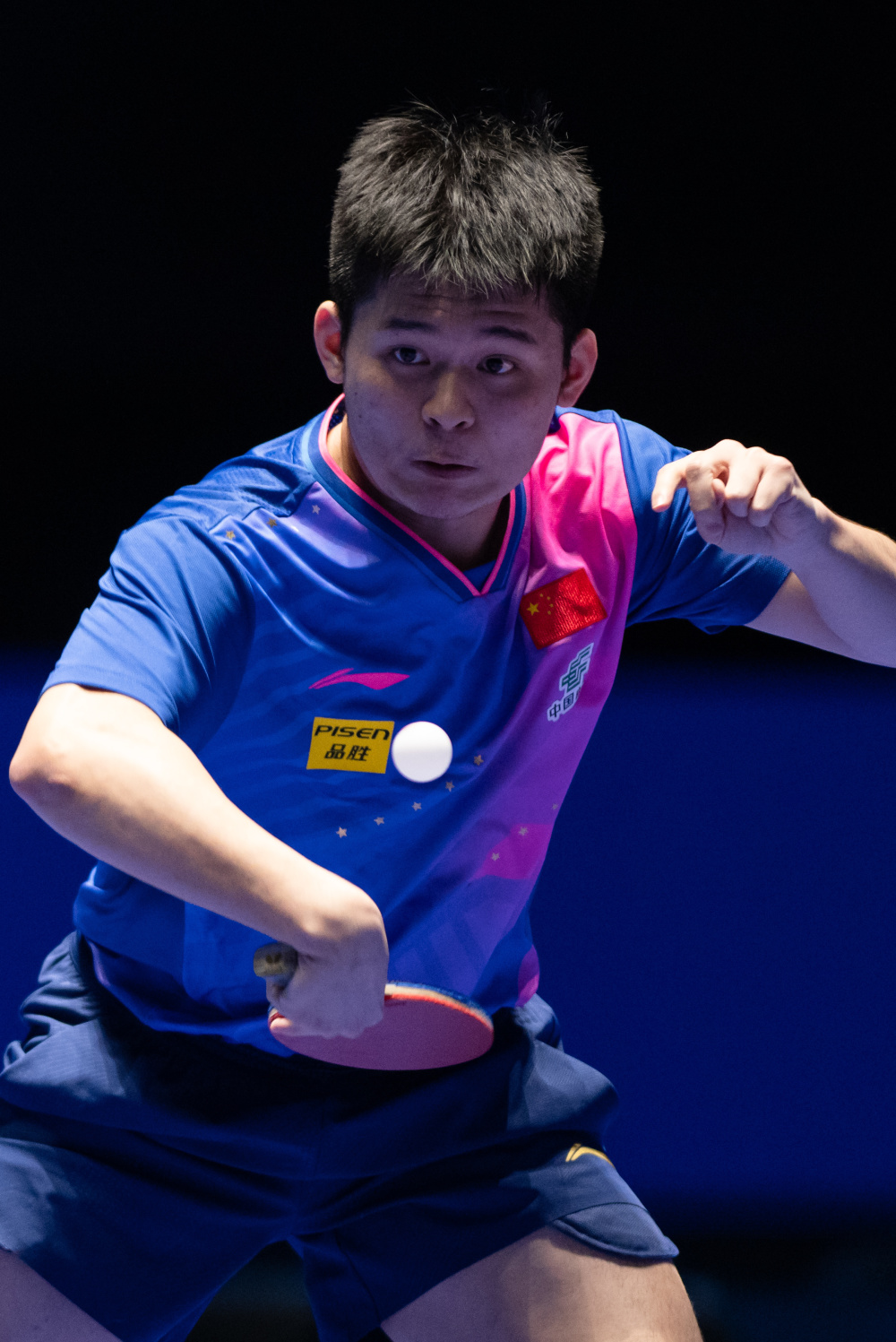 他以出色的 他以出色的