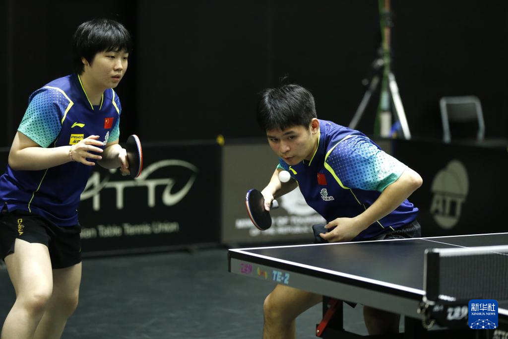 尽荣耀与历 尽荣耀与历